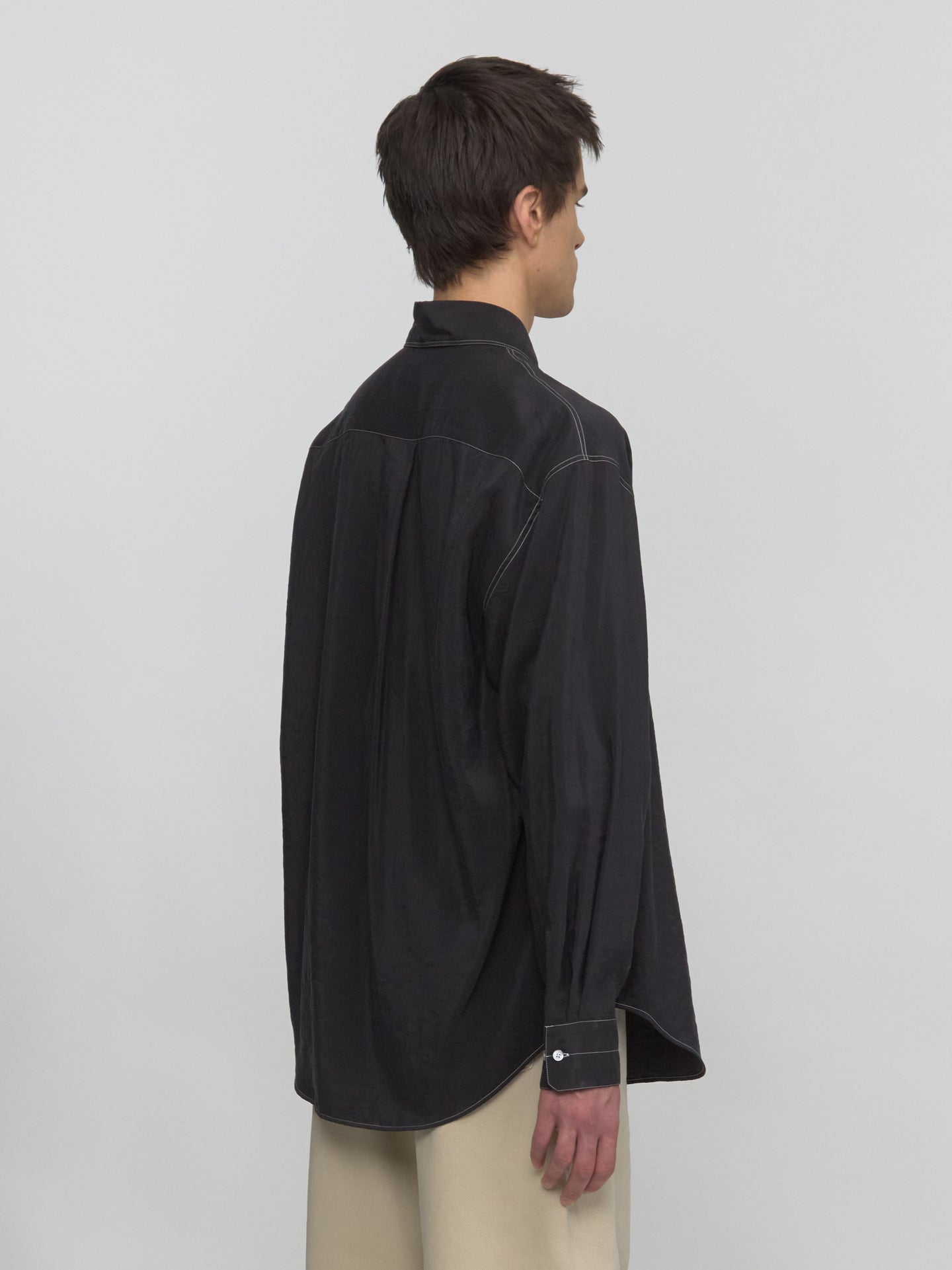 Easy Shirt with Contrasted Stitch in Black