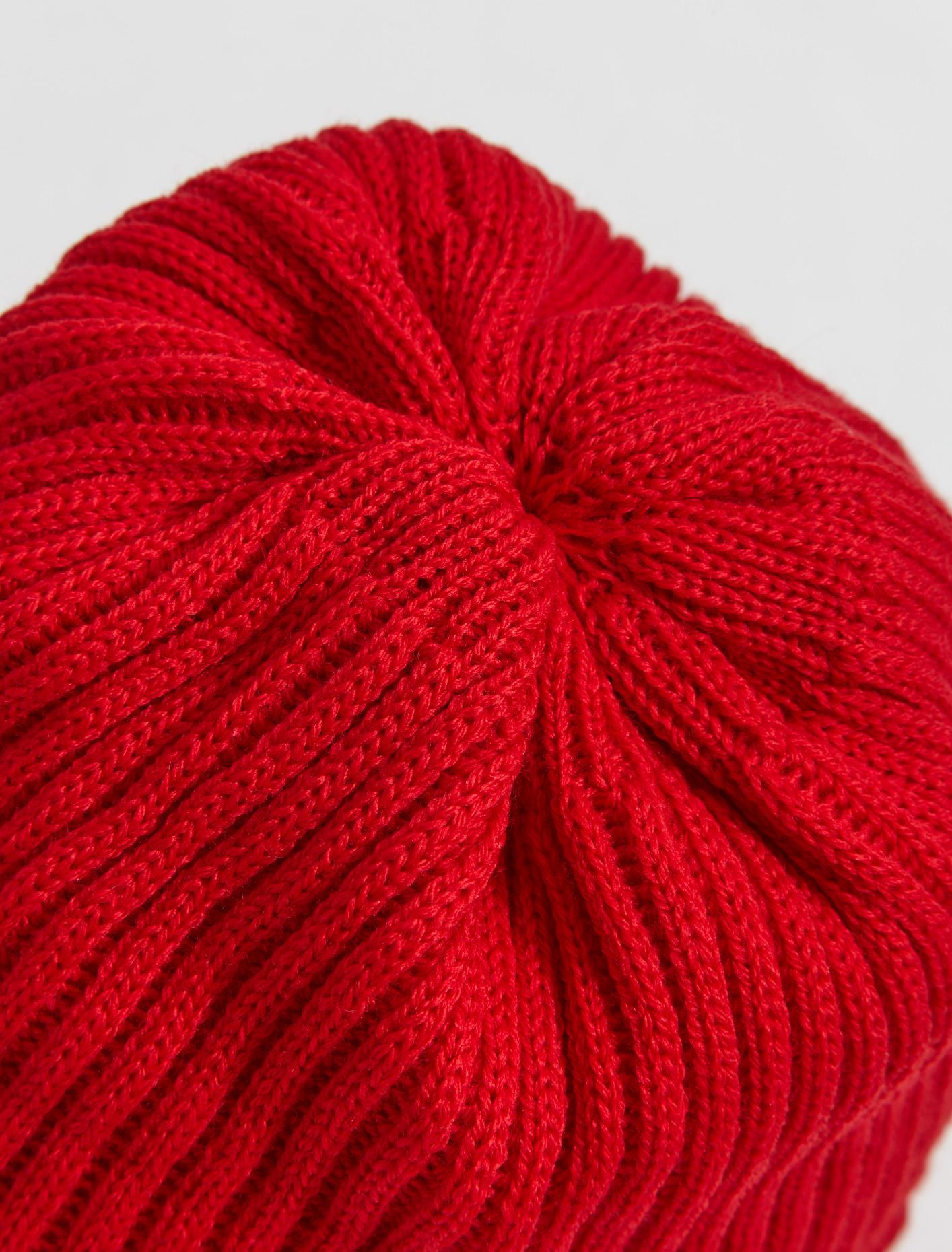 Ribbed Knit Beanie in Red