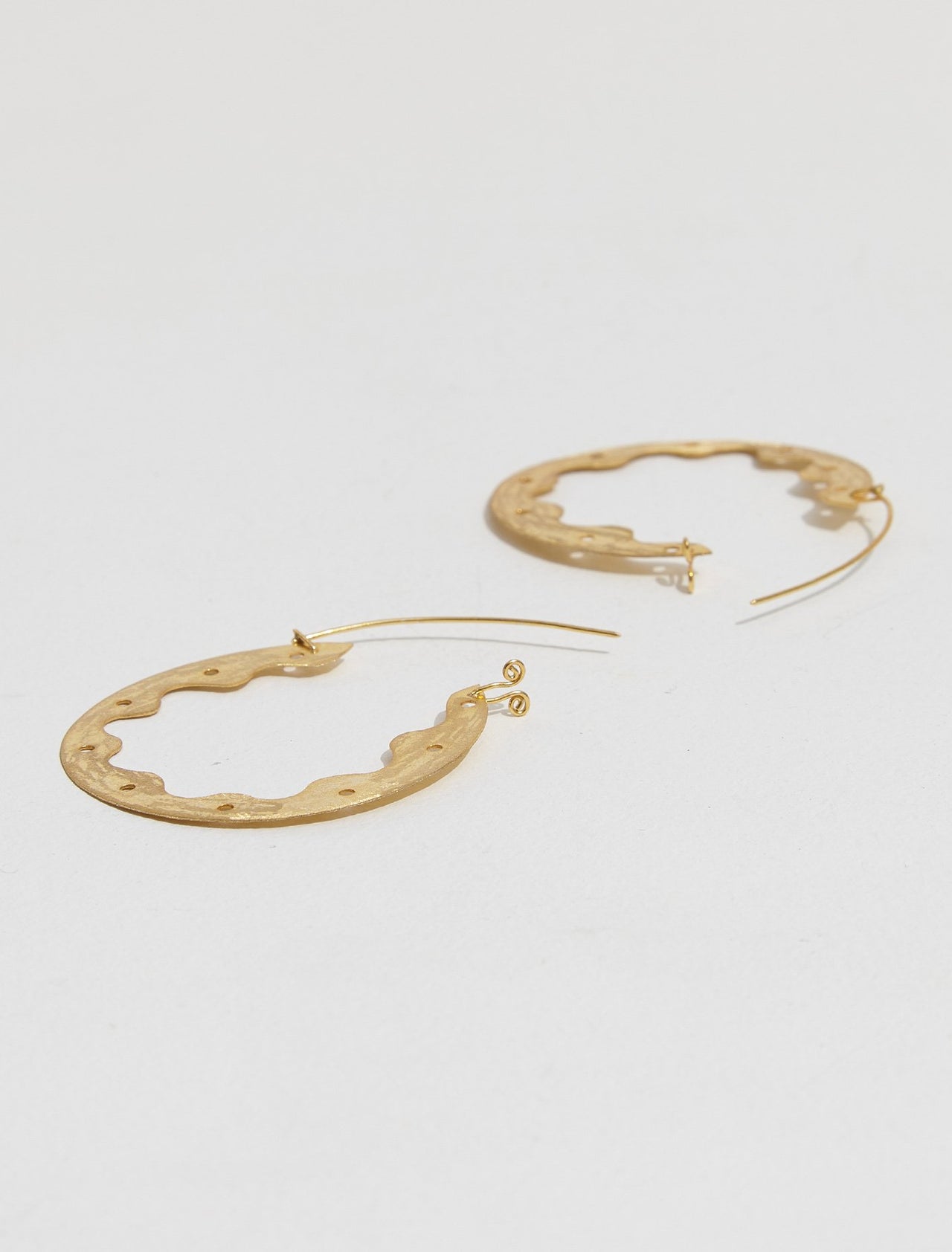 Delik Earrings in Gold