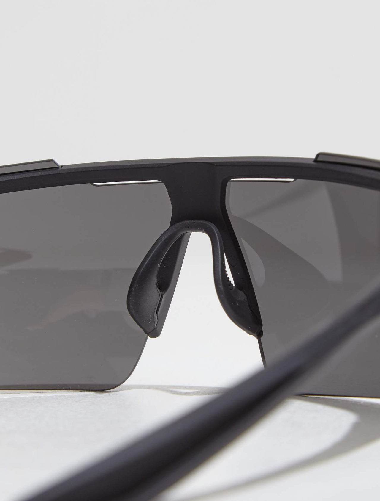 Windshield Elite Sunglasses in Black