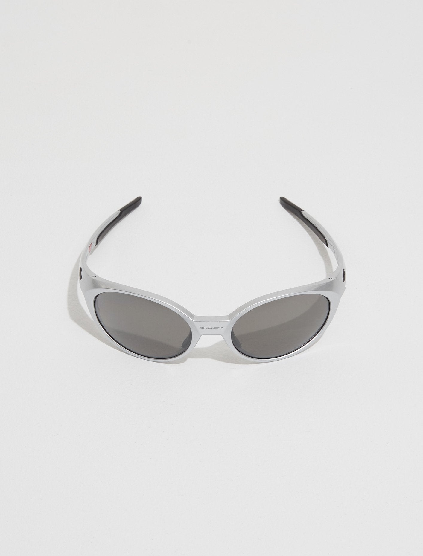 Eye Jacket Redux in Silver with Prizm Black Polarized Lenses