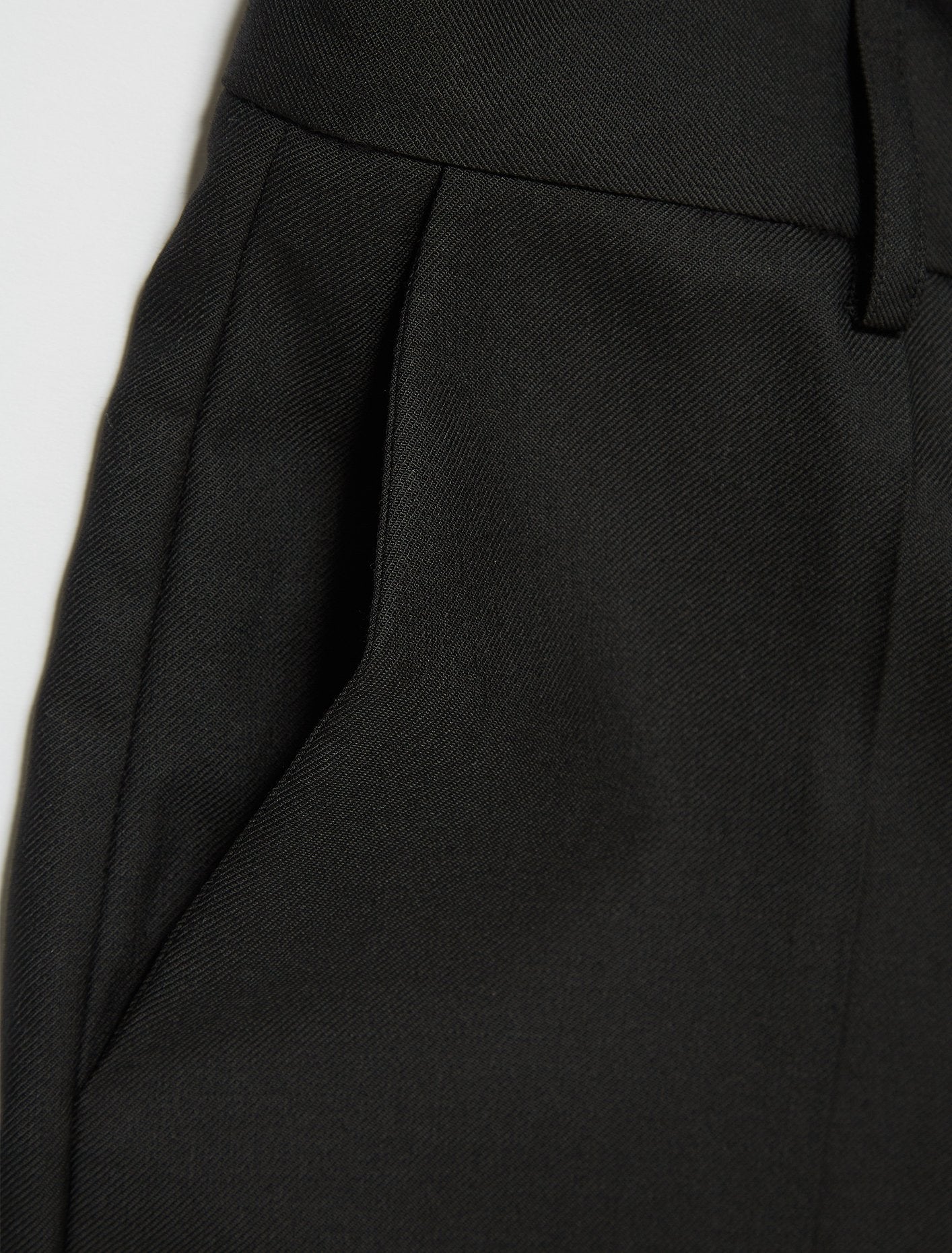 Mike Suit Trousers in Black