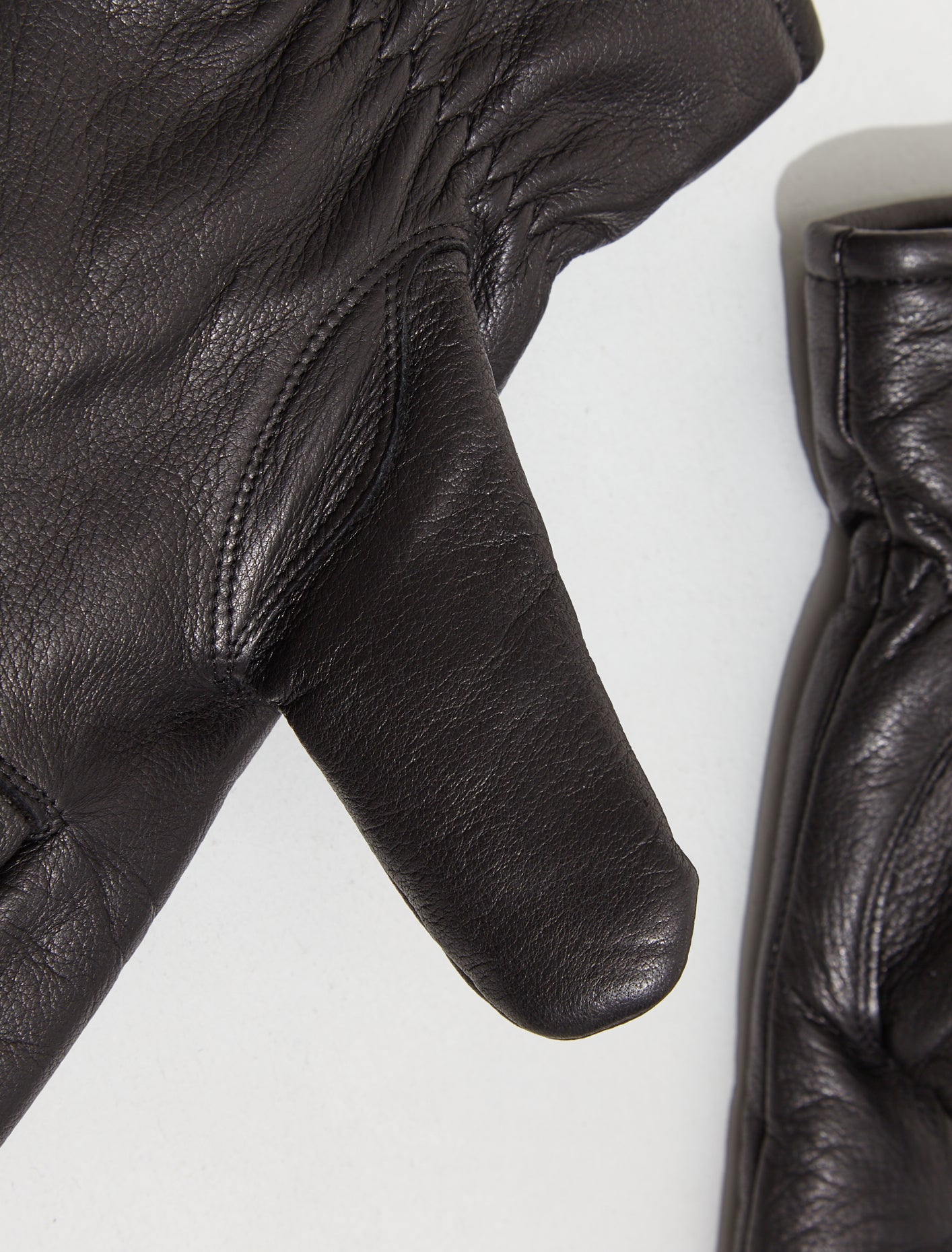 Fonda Gloves in Black