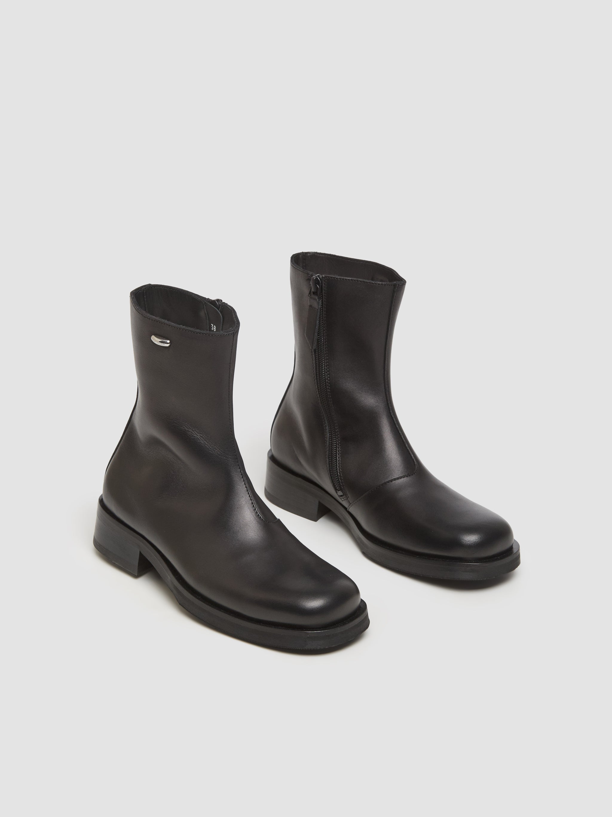 Camion Boots in Black