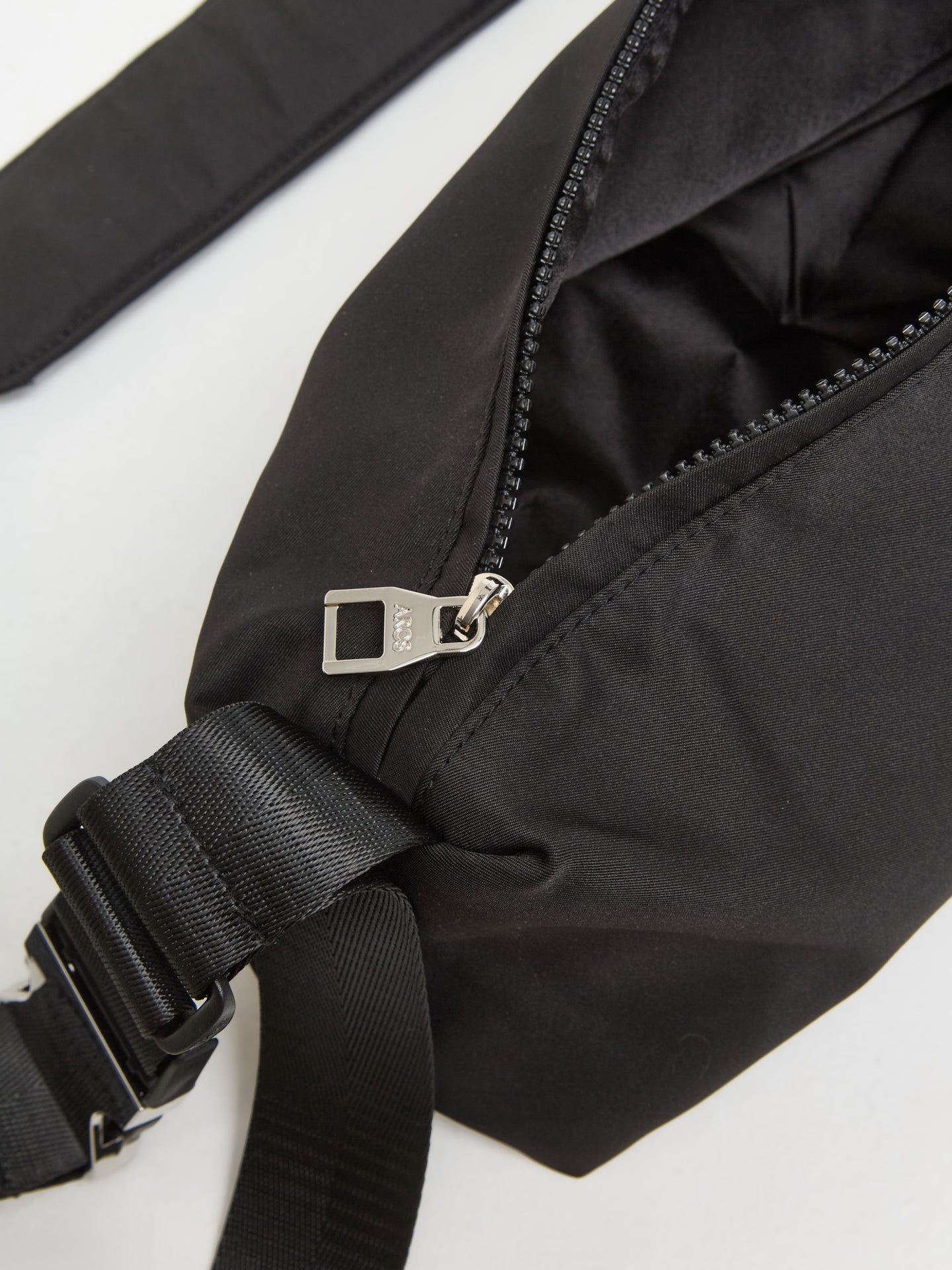 Touch Bag in Black