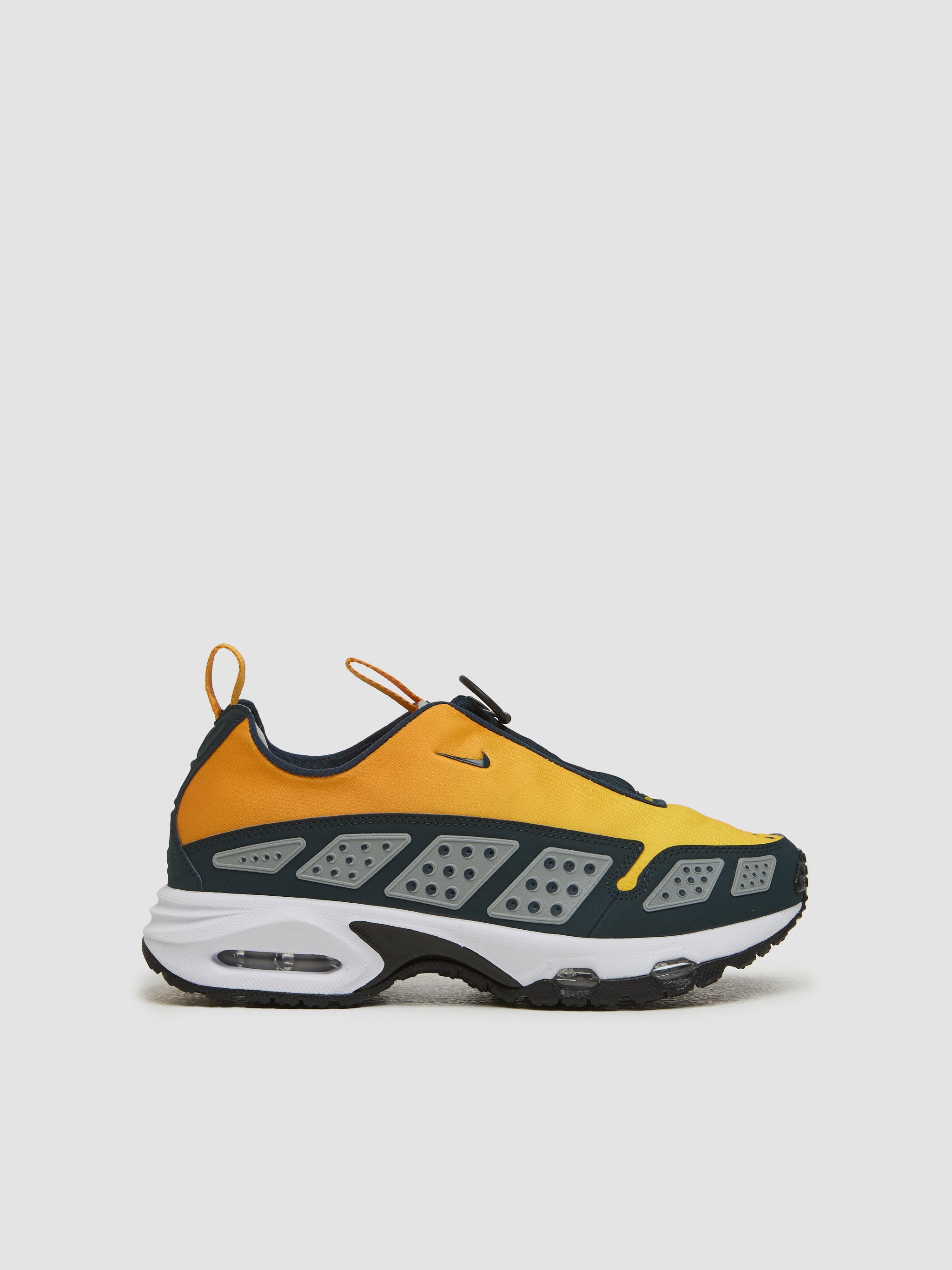 WMNS Air Max SNDR Sneaker in Canyon Gold