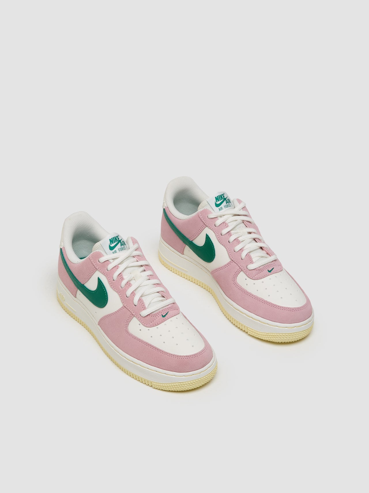 Air Force 1 '07 LV8 Sneaker in Sail & Pink