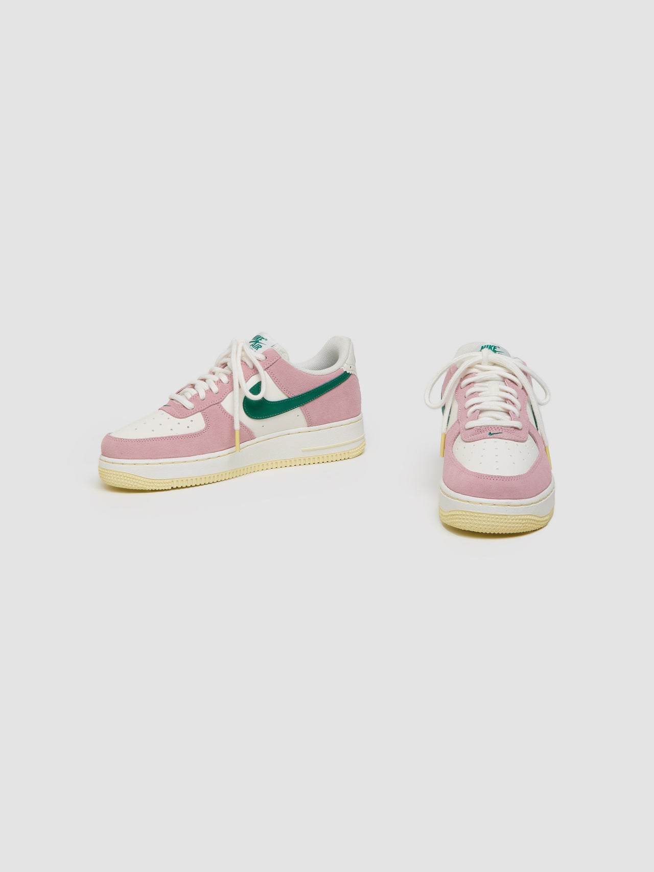 Air Force 1 '07 LV8 Sneaker in Sail & Pink