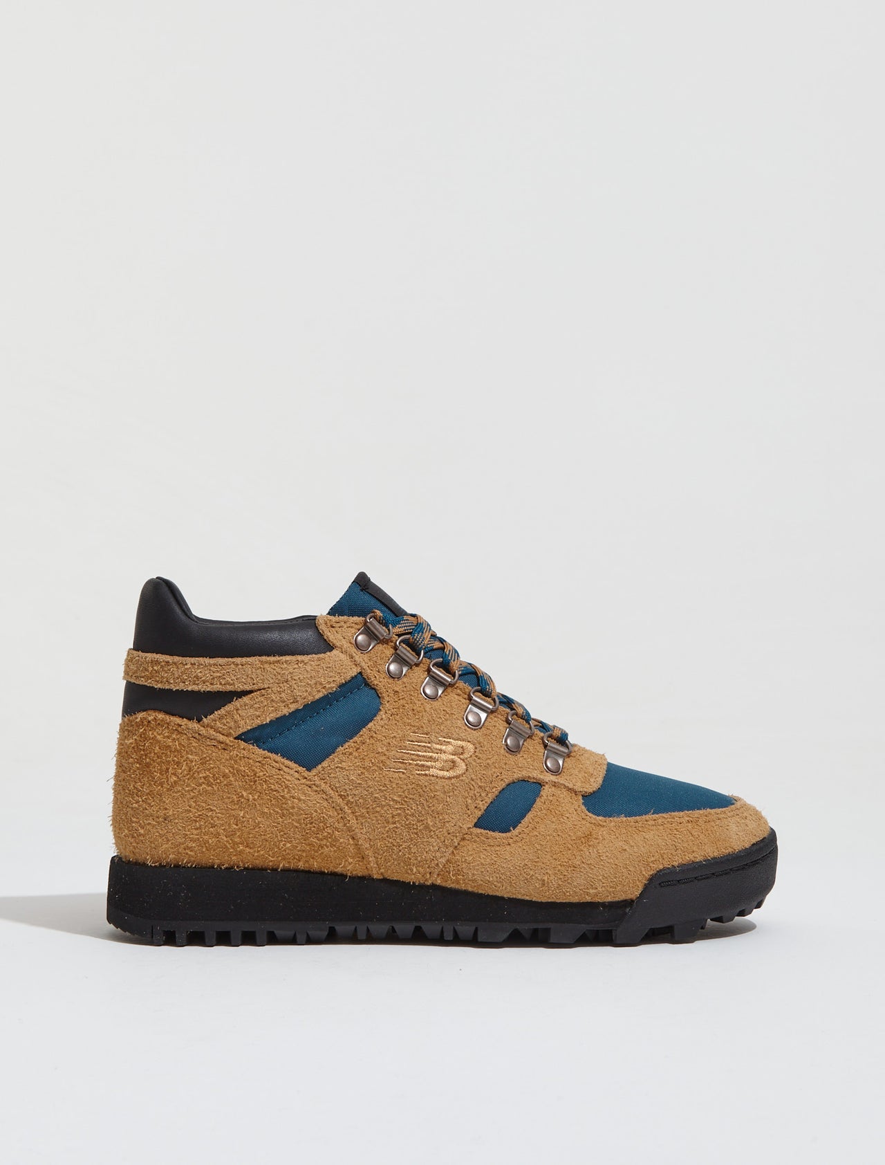 Rainier GTX Sneaker in Tan