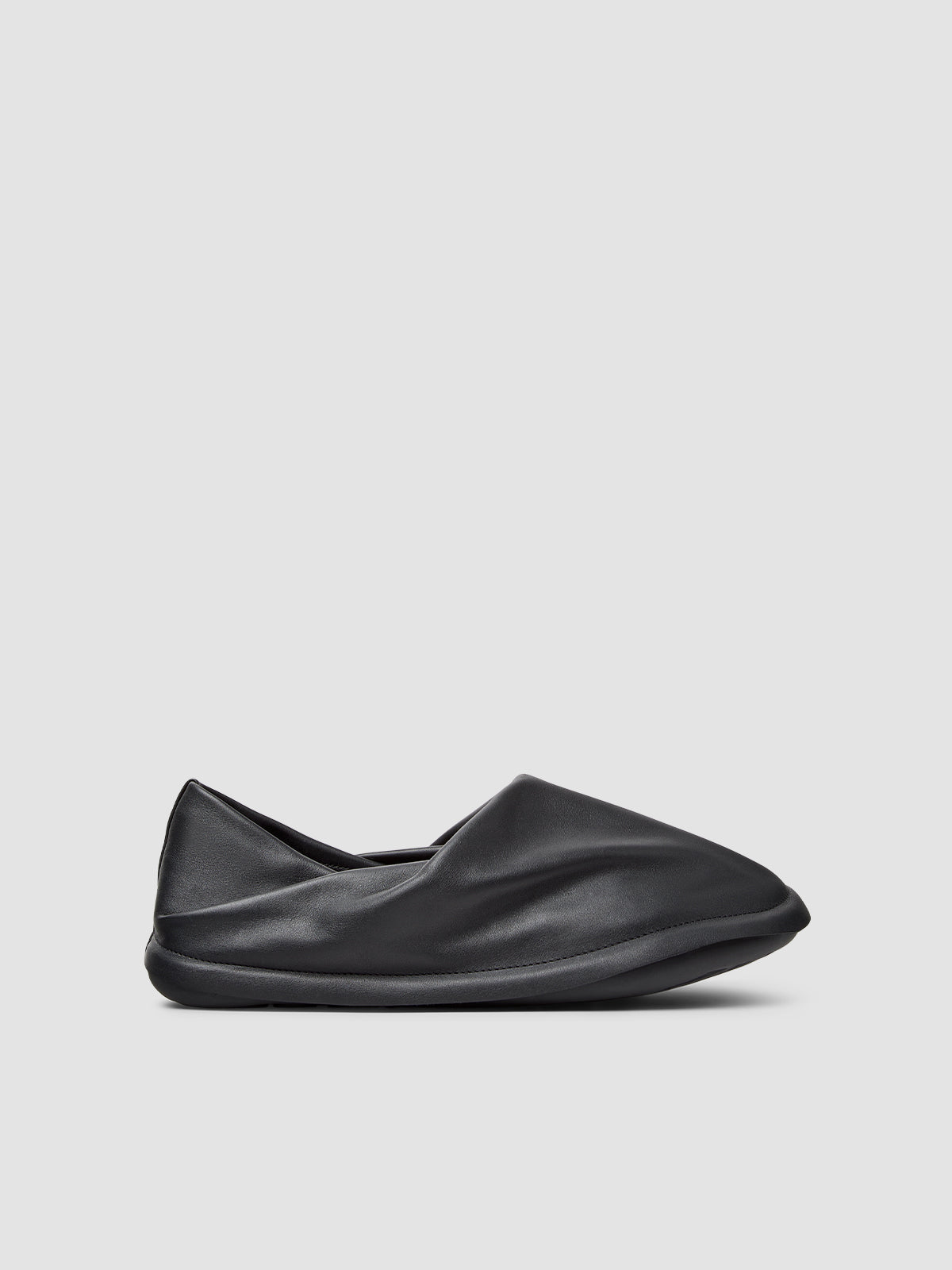 x Issey Miyake Women's Peu Form Shoes in Black