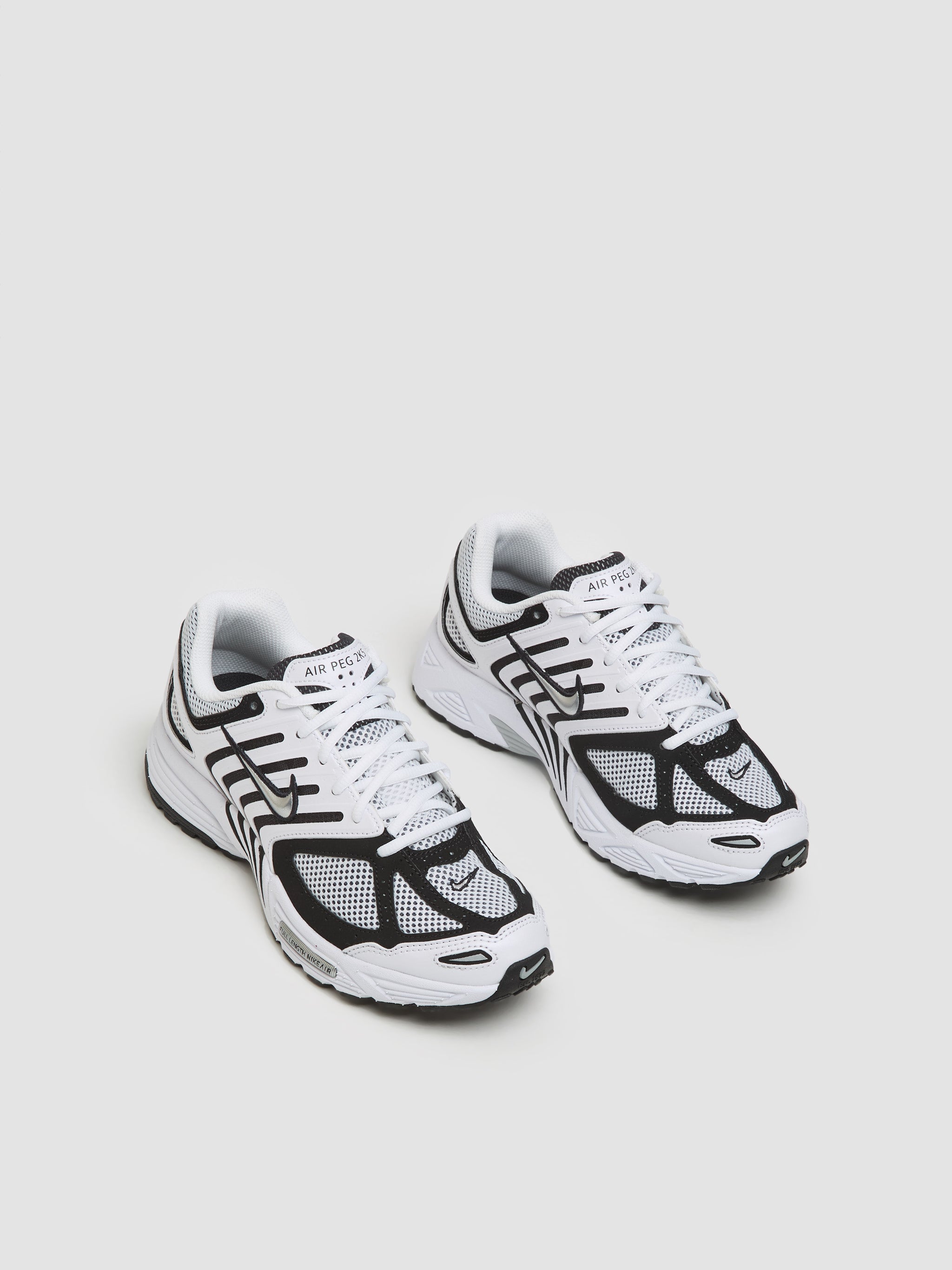 Air Pegasus 2K5 Sneaker in White & Black