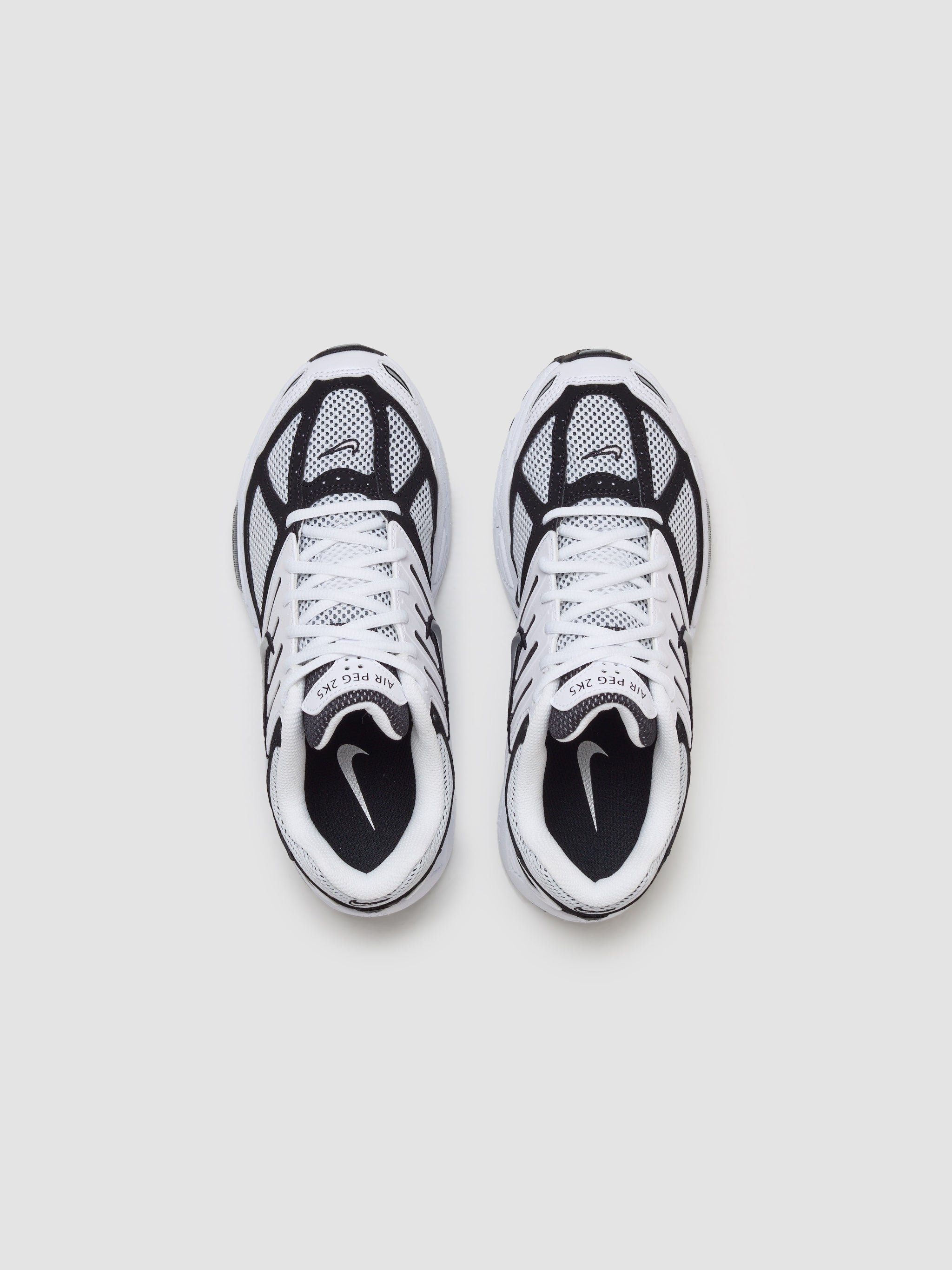 Air Pegasus 2K5 Sneaker in White & Black