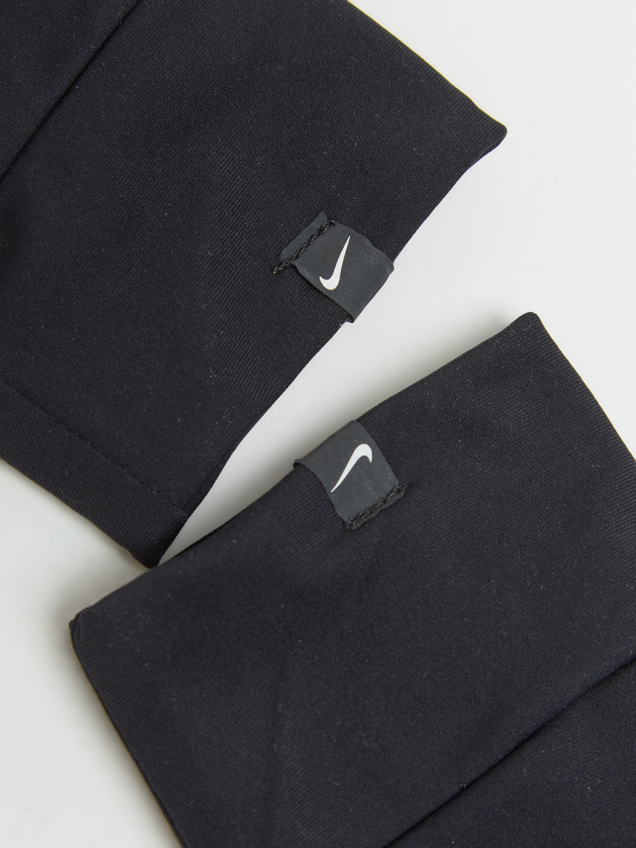 Lightweight Tech Running Gloves in Black