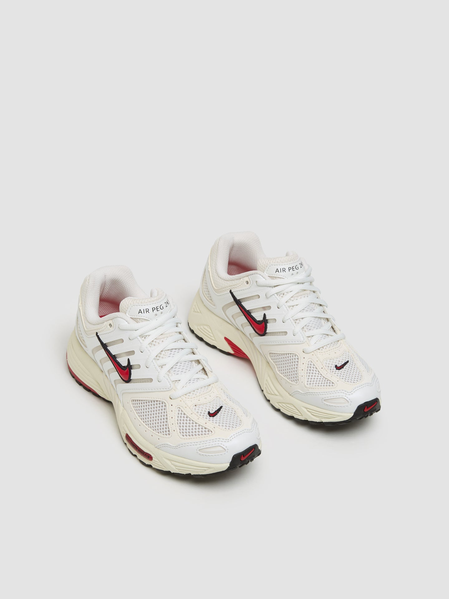 Air Pegasus 2K5 Sneaker in White & Red